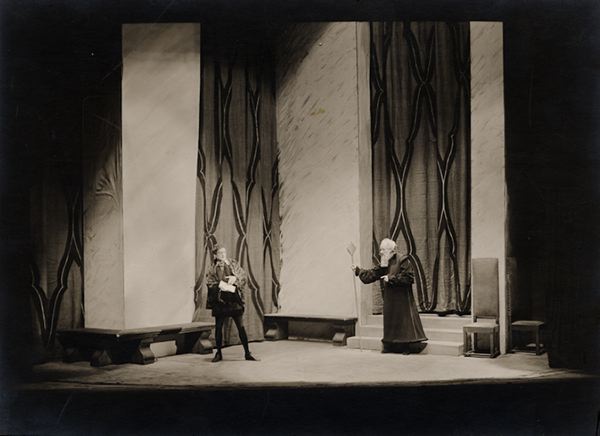 Hamlet 1920, Lorensbergsteatern. Scenografi Knut Ström. Bilden i public domain.